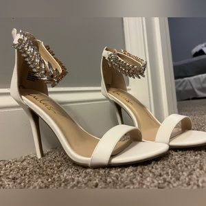 Lulus shoes never worn